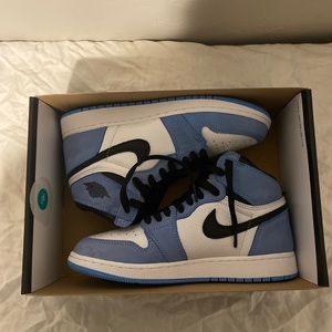 RARE UNIVERSITY BLUE JORDAN 1 SIZE 6Y